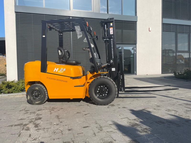 wózek widłowy h25 2.5t 3m.jpg